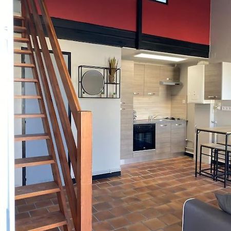 Studio Duplex Meuble Avec Place De Parking Surgeres Luaran gambar