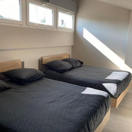 Studio Duplex Meuble Avec Place De Parking Surgeres Luaran gambar