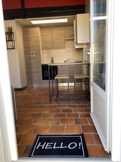 Studio Duplex Meuble Avec Place De Parking Surgeres Luaran gambar